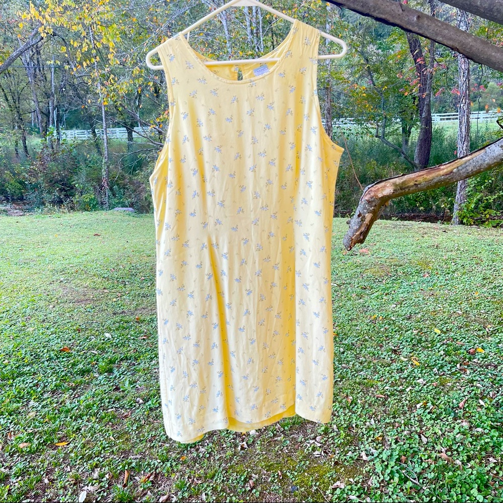 Cute vintage old navy dress size 14 yellow with blue floral.